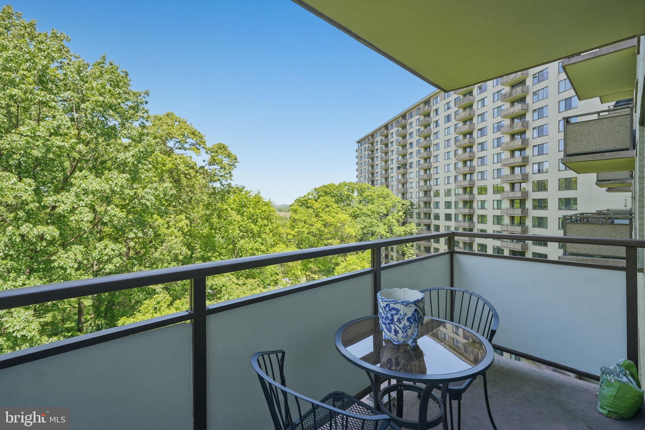 PROMENADE TOWERS - Residential