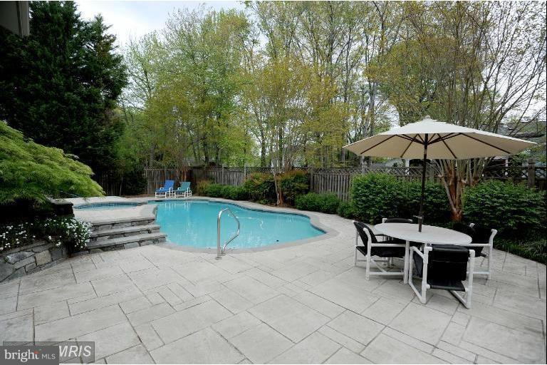 RIVERSIDE PARK HESSICK - Residential