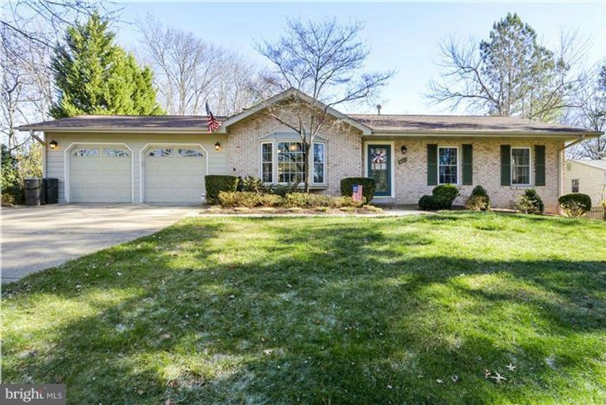 Your private oasis on one of Fort Hunt's most picturesque streets. Rarely available rambler offers a spacious open plan, 2 car garage & private pool. Huge kitchen has upgraded appliances, granite counters & eat in space. Large master boasts 2 closets (1 walk-in). Lower level is ideal for in-law/au-pair with bedroom, recreation room, den & huge storage room. Minutes from Old Town, Belvoir and I-495