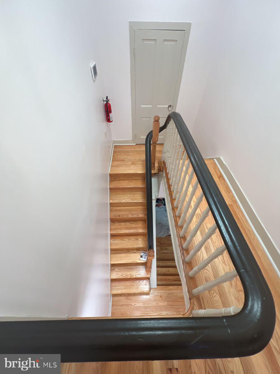 8 E 3RD STREET