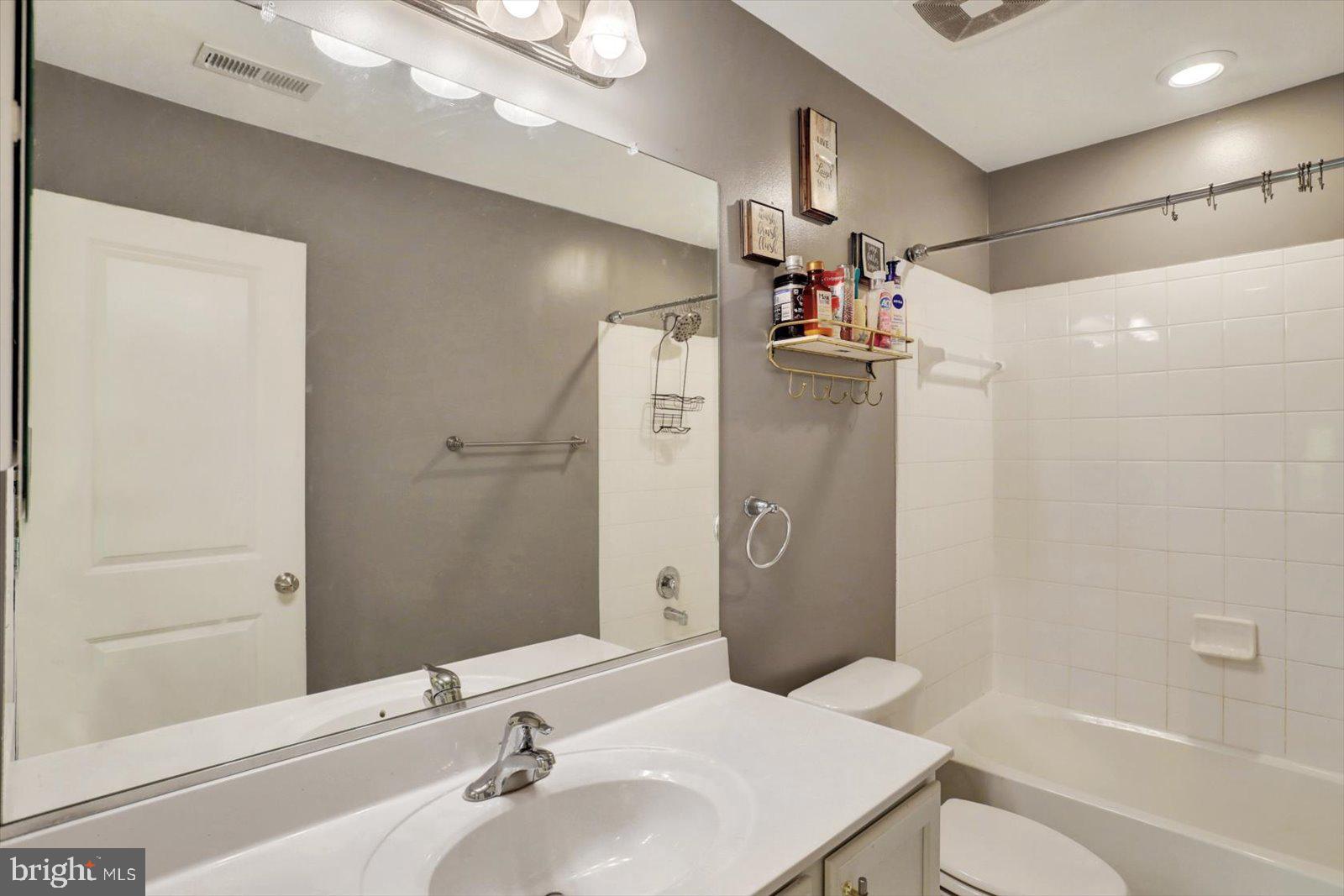 KURTZ SCHOOL VILLAS - Residential