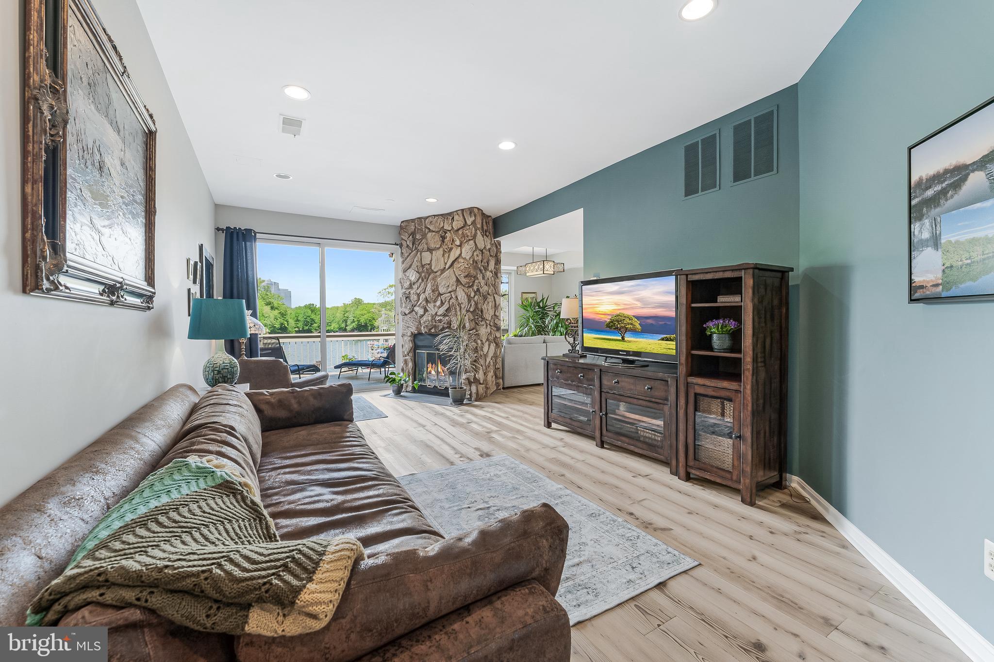 HARBOR POINT - Residential