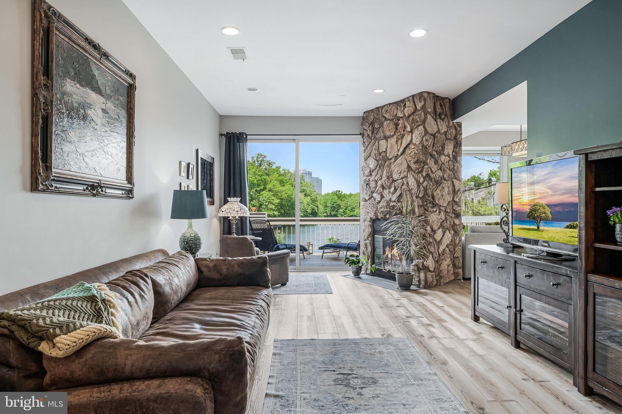 HARBOR POINT - Residential