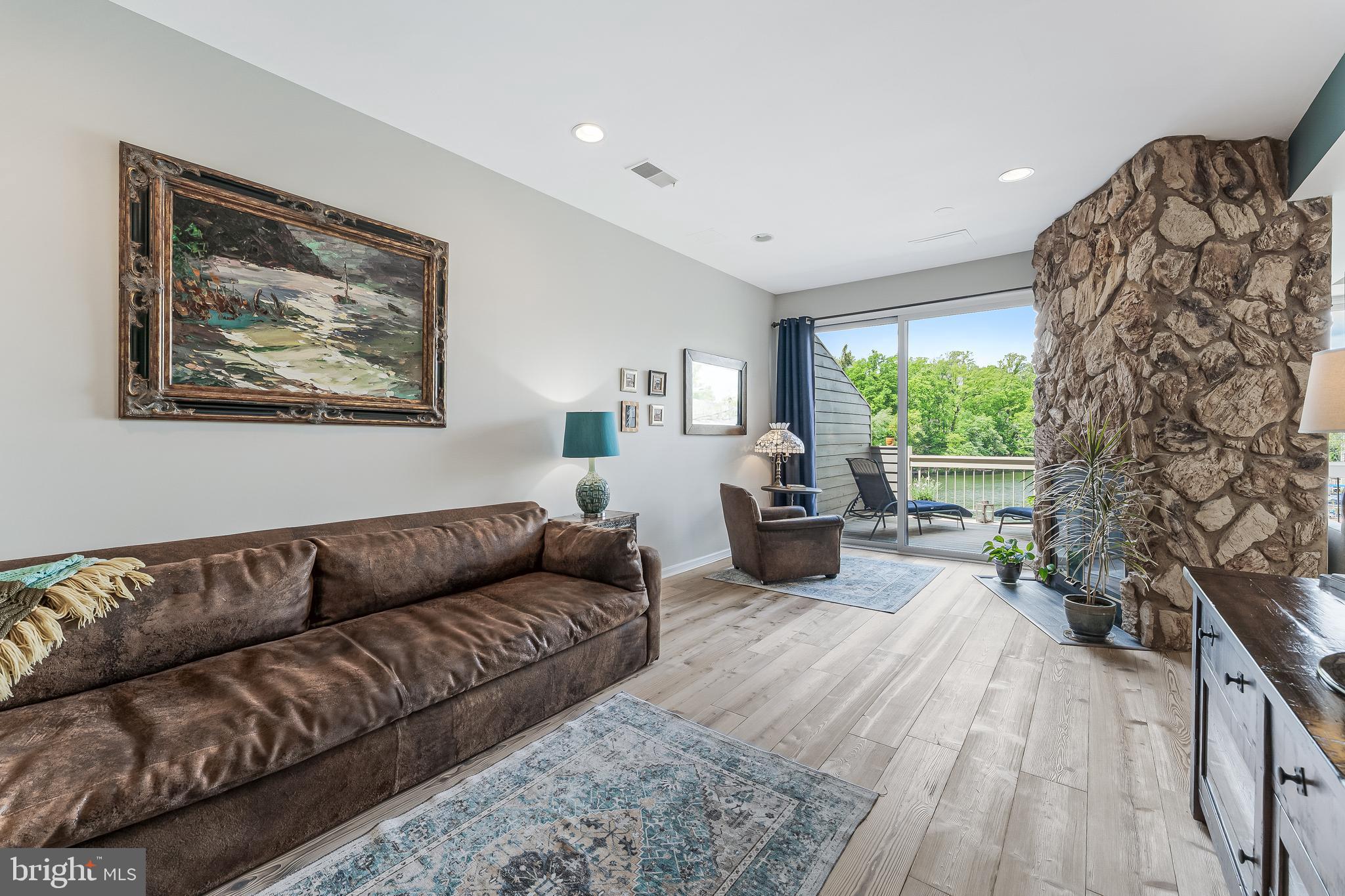 HARBOR POINT - Residential