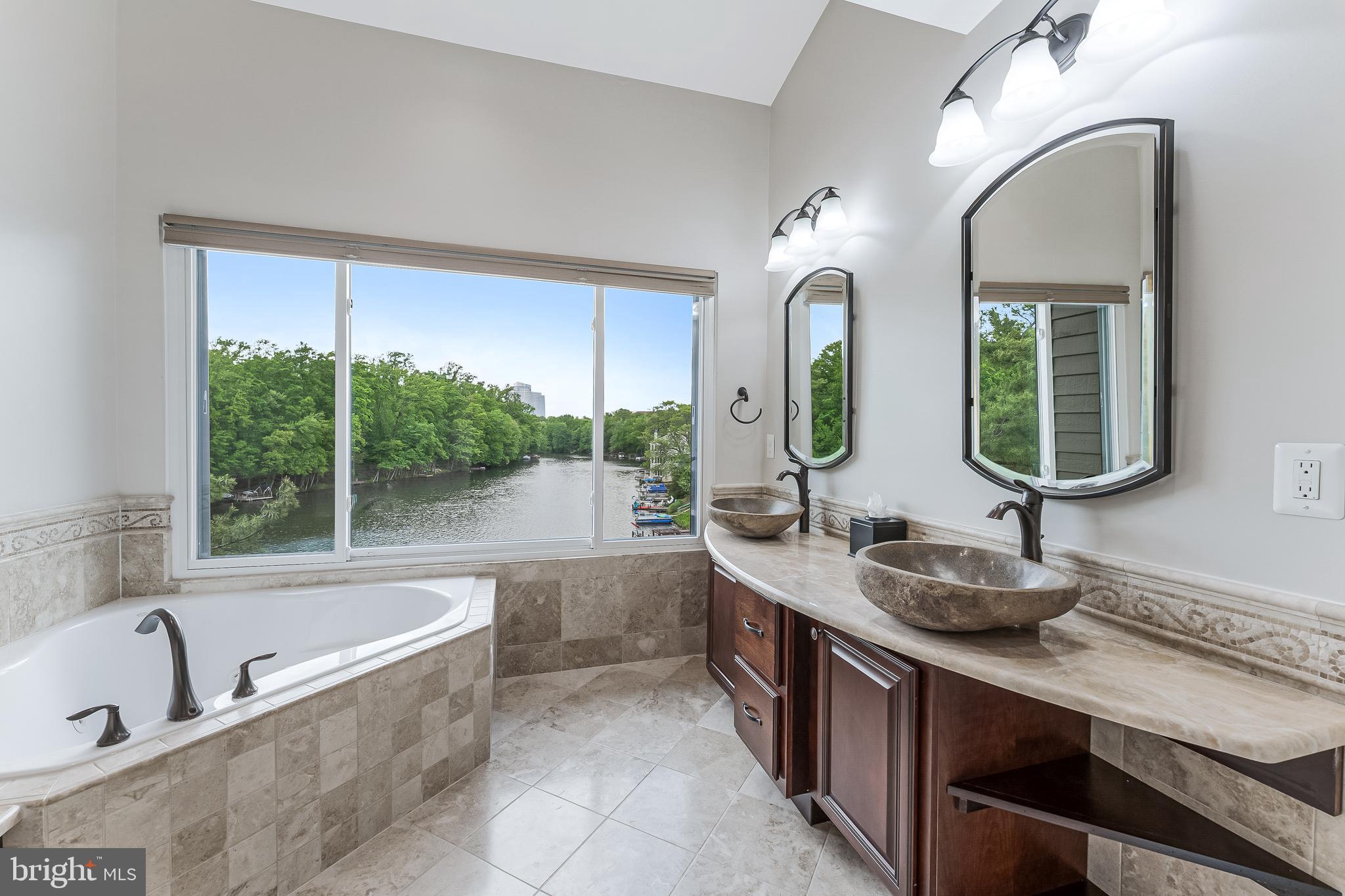 HARBOR POINT - Residential