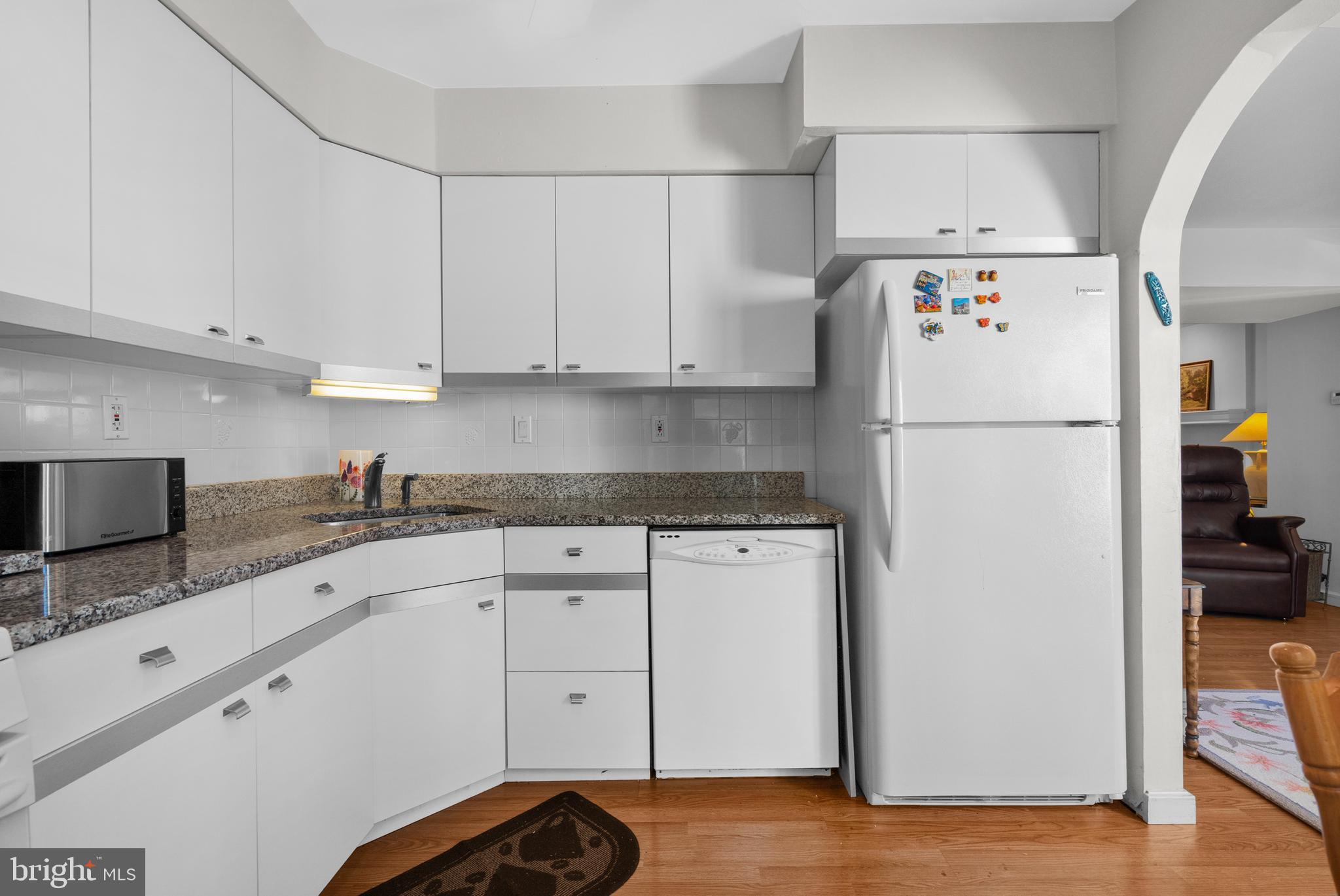 BAKERS BAY CONDOMINIUMS - Residential