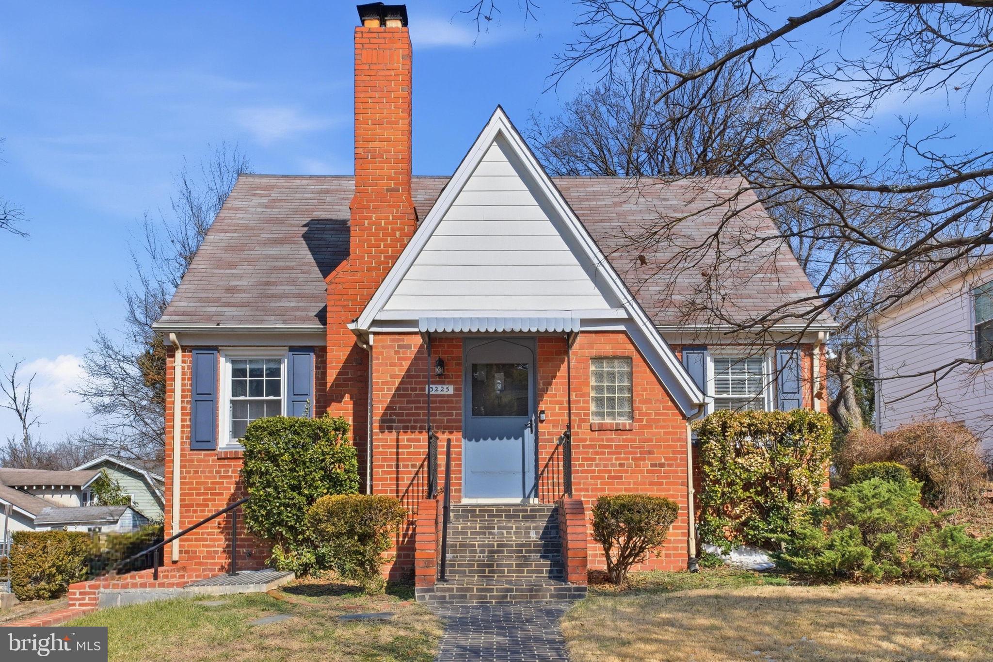 3225 CHESTNUT STREET NE