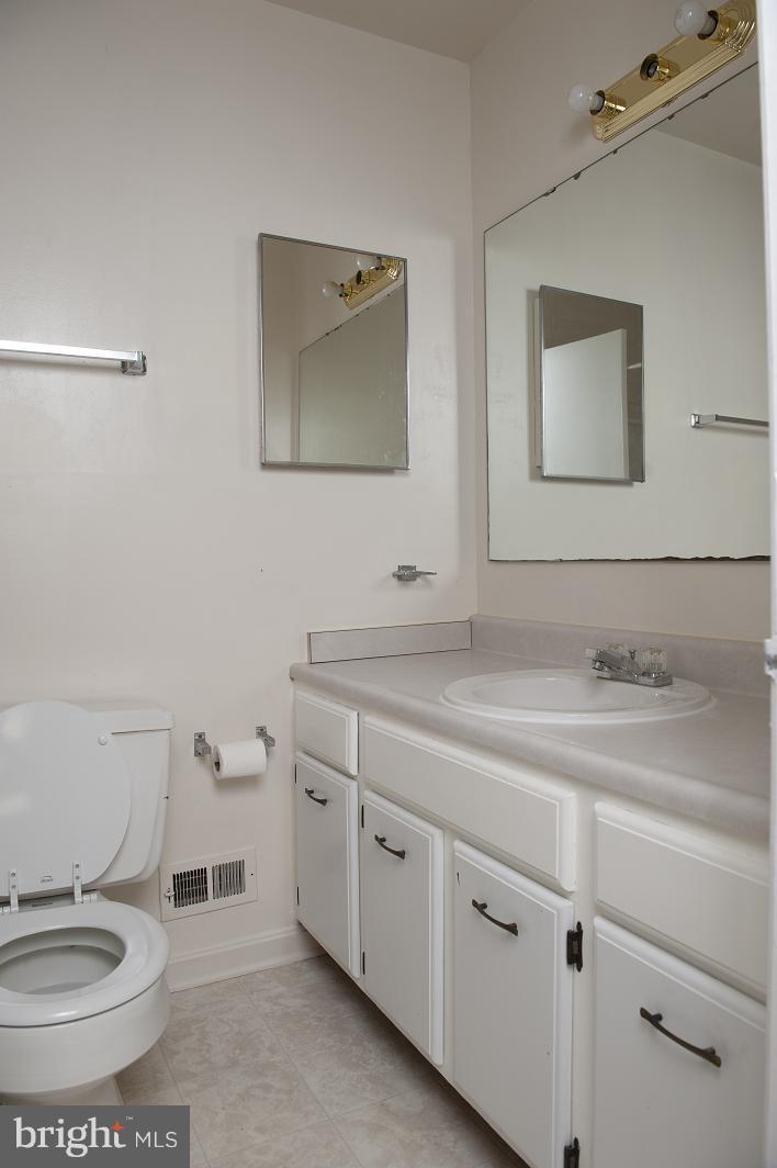 STAFFORD OAKS - Residential Lease