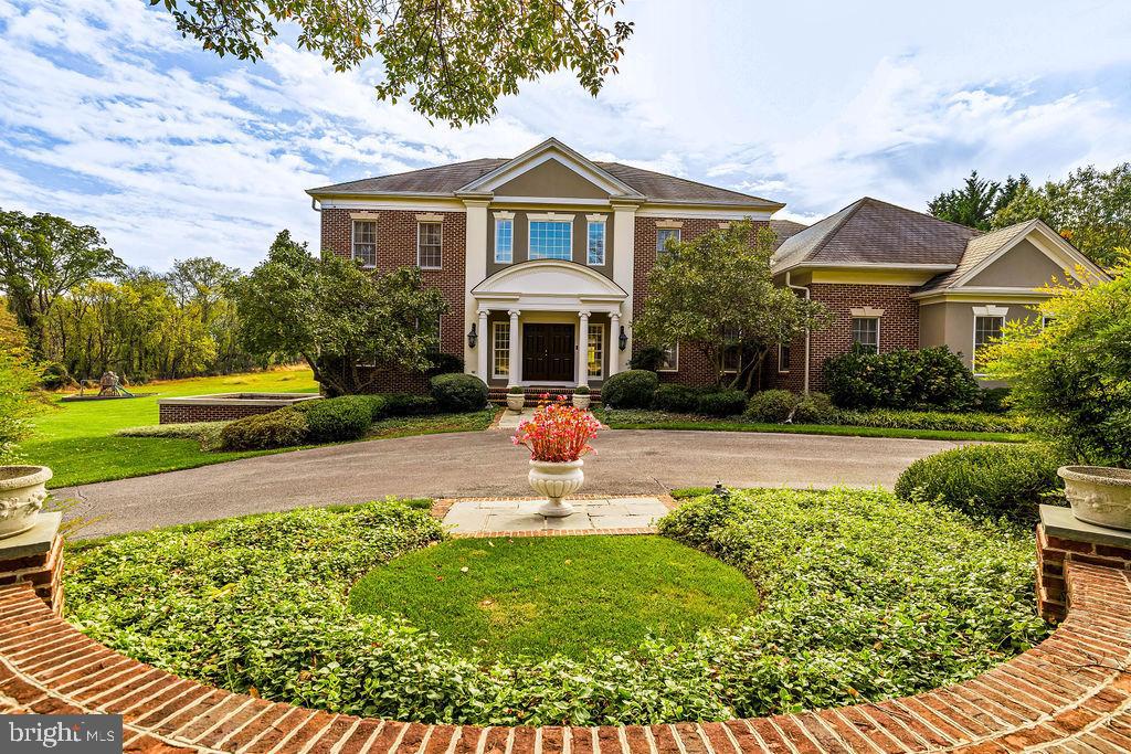 13 DIPPING POND COURT