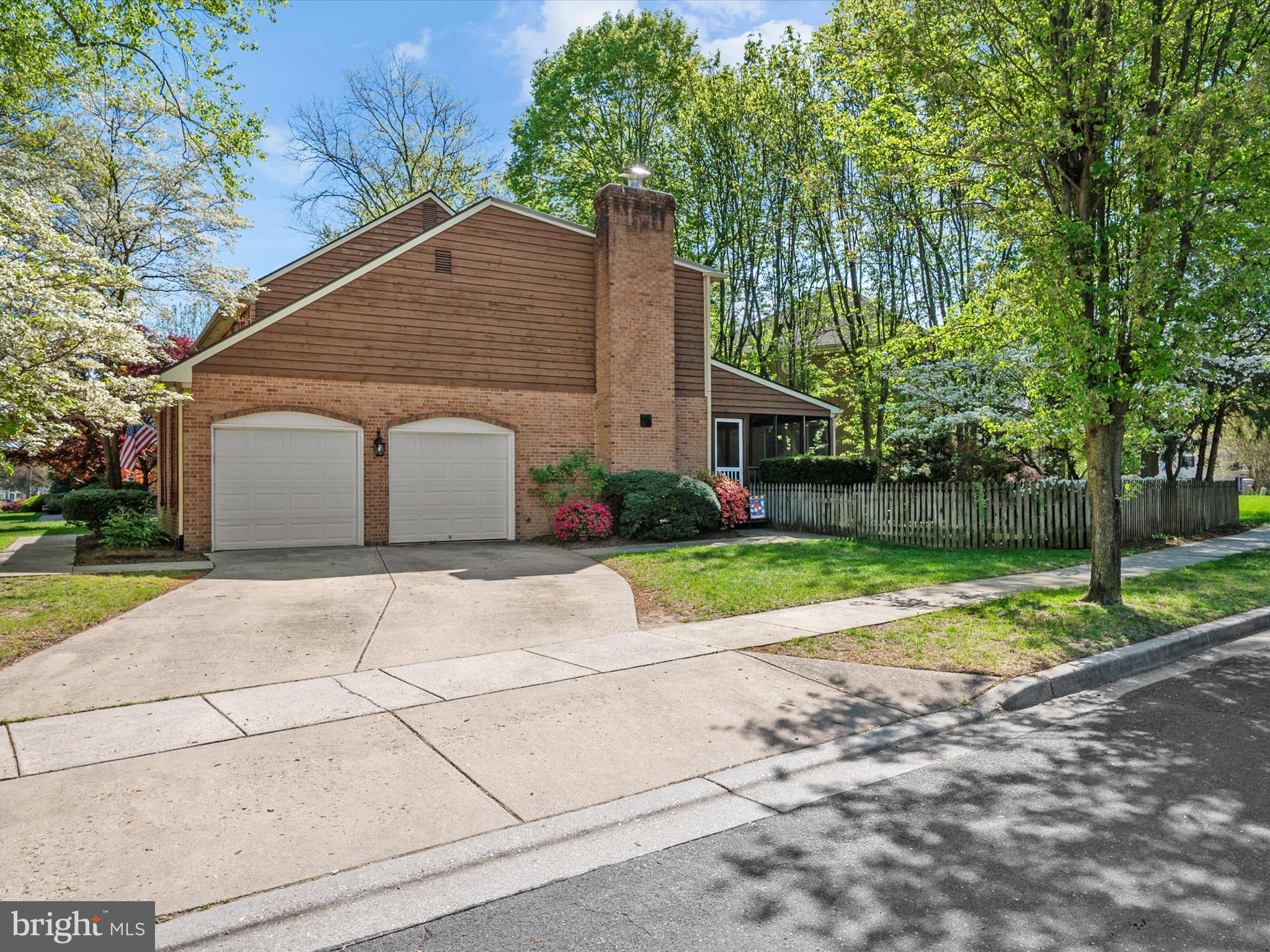 1711 PEARTREE LANE