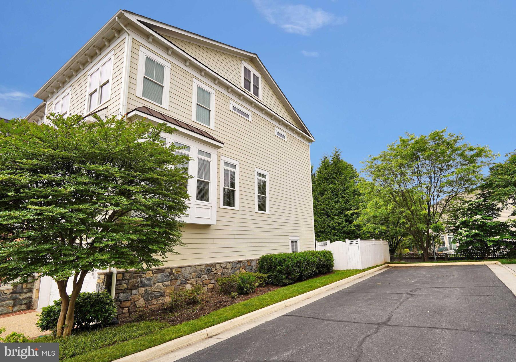 FONTAINE AT PRESIDENTS - Residential