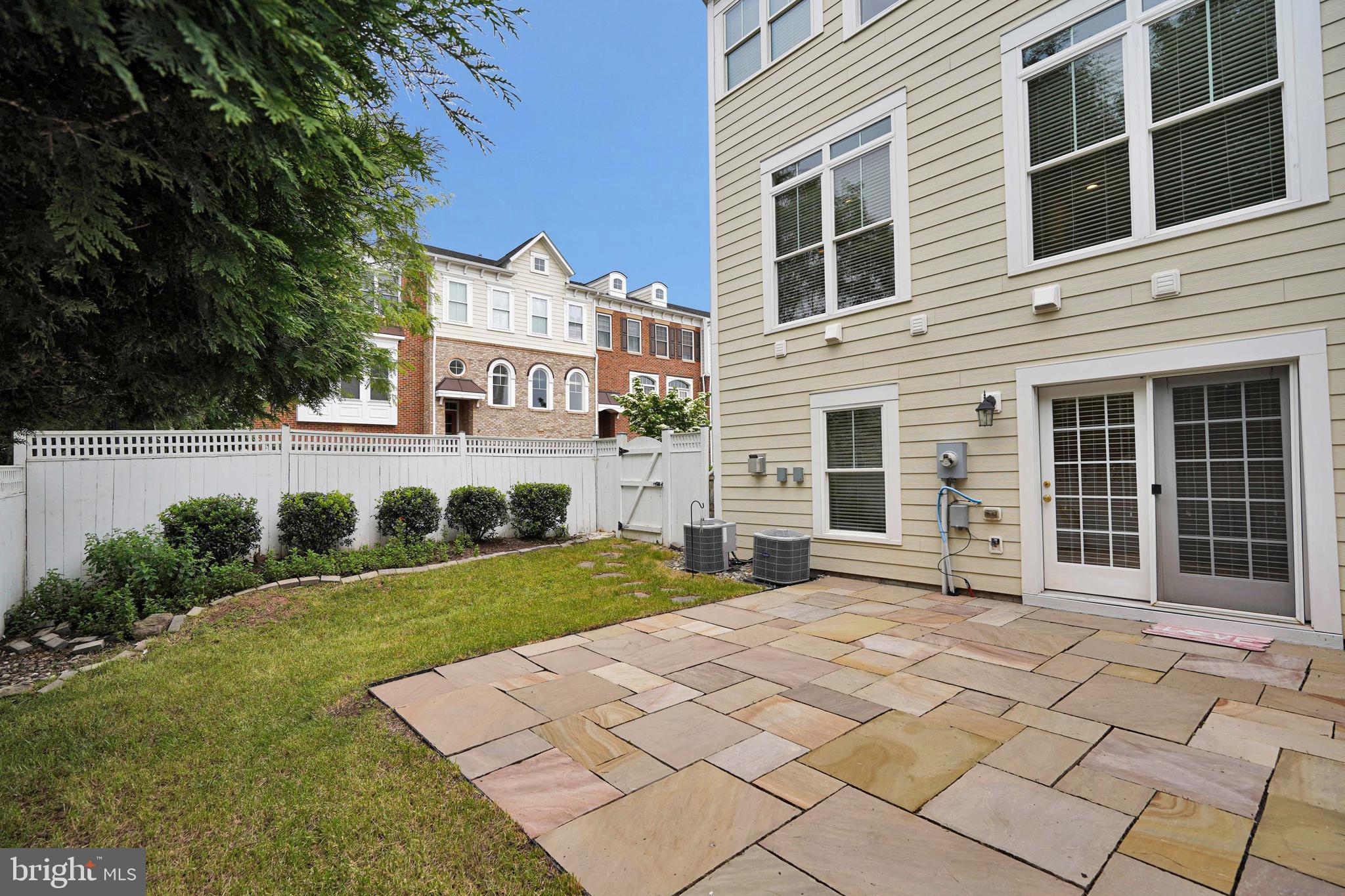 FONTAINE AT PRESIDENTS - Residential