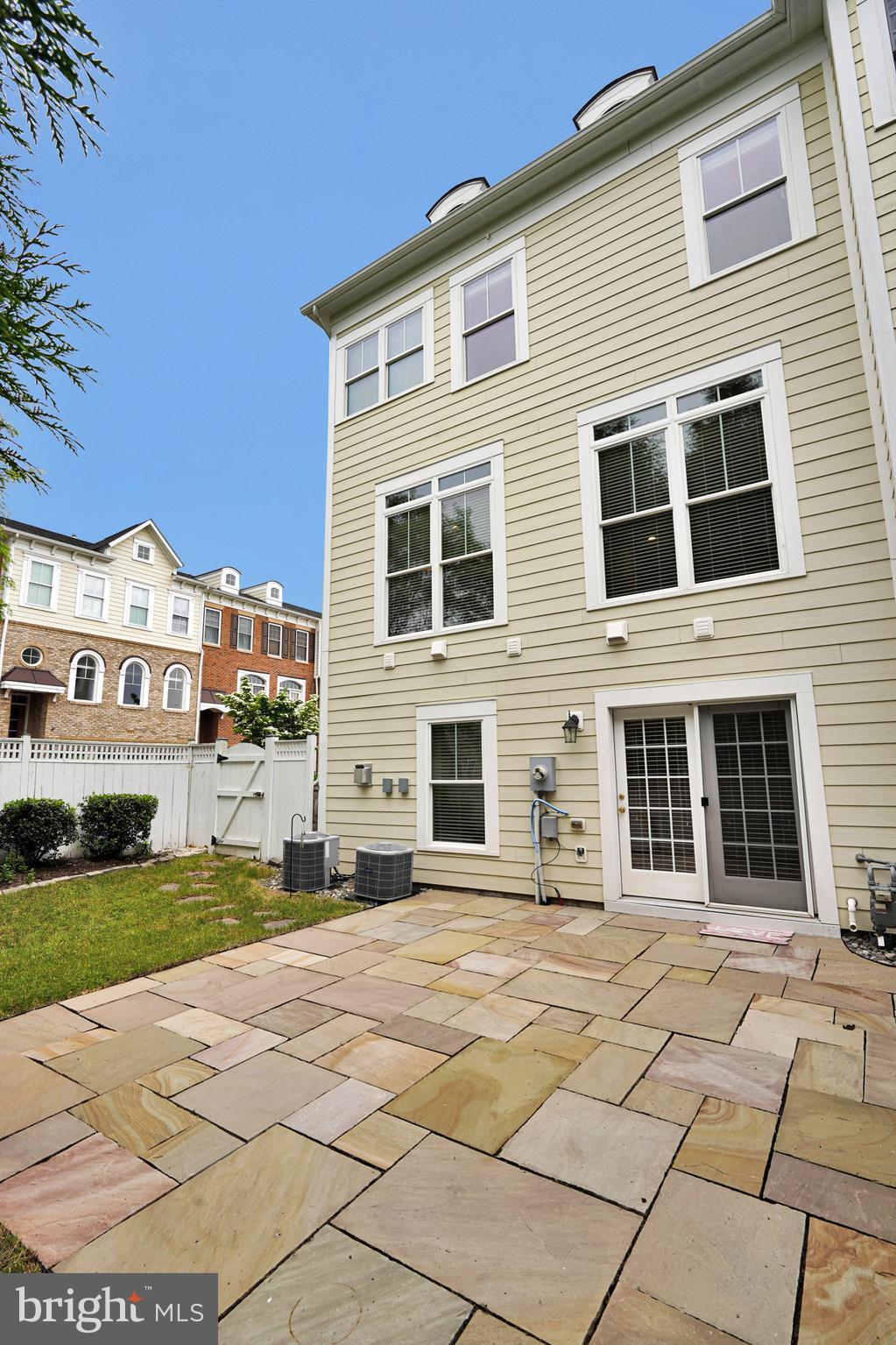 FONTAINE AT PRESIDENTS - Residential