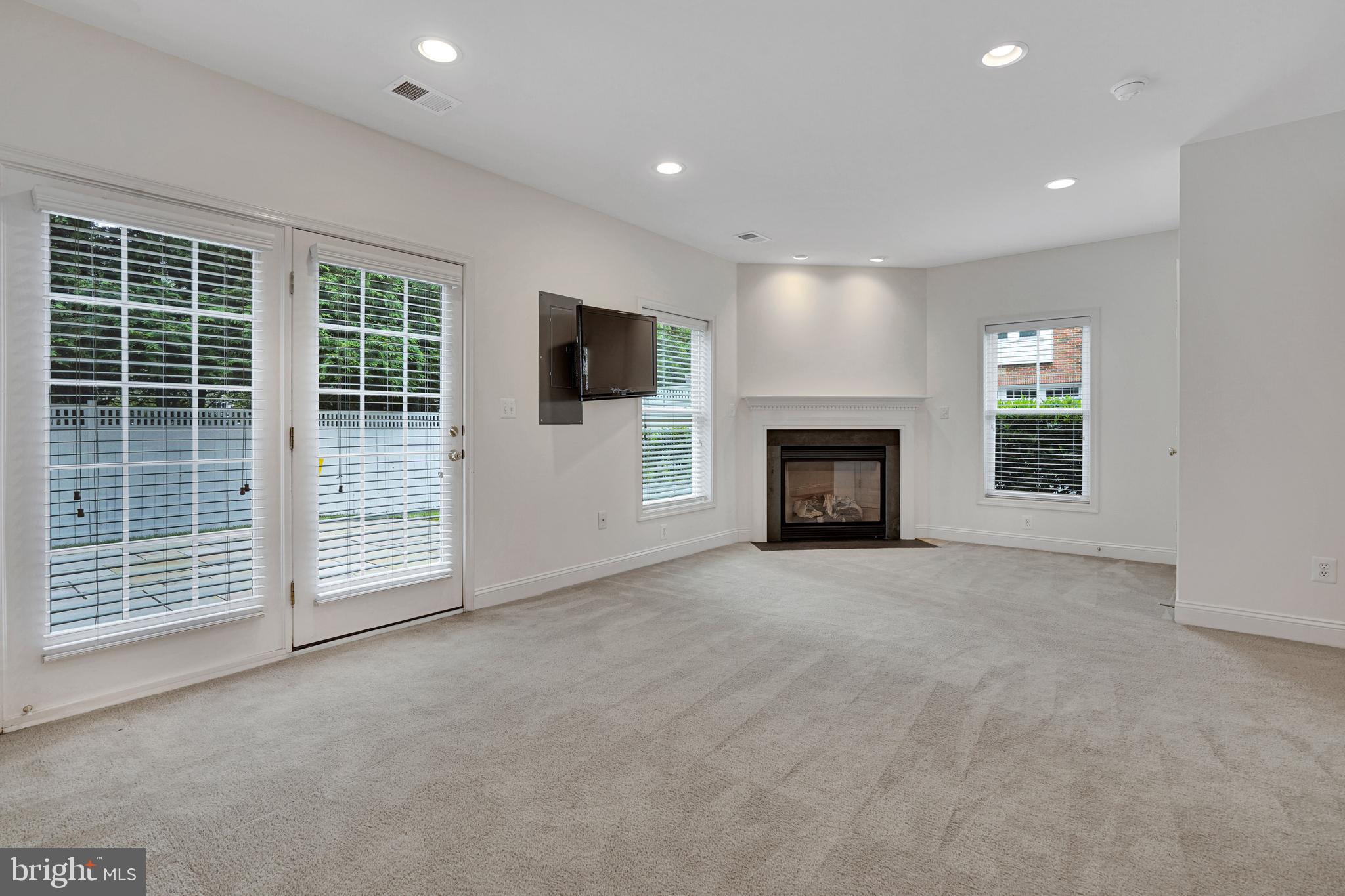 FONTAINE AT PRESIDENTS - Residential