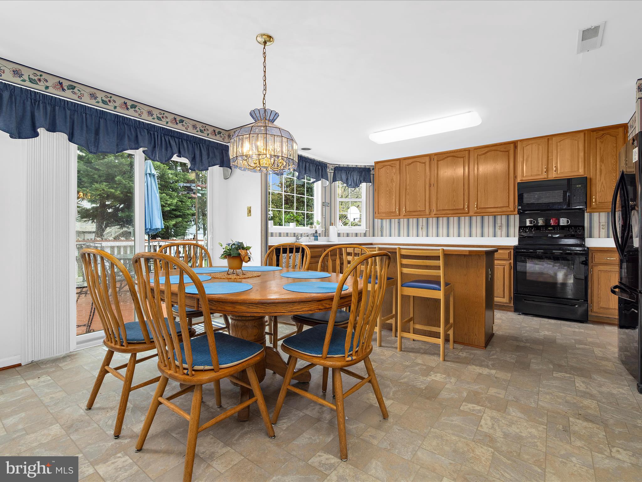 2712 ELTON COURT