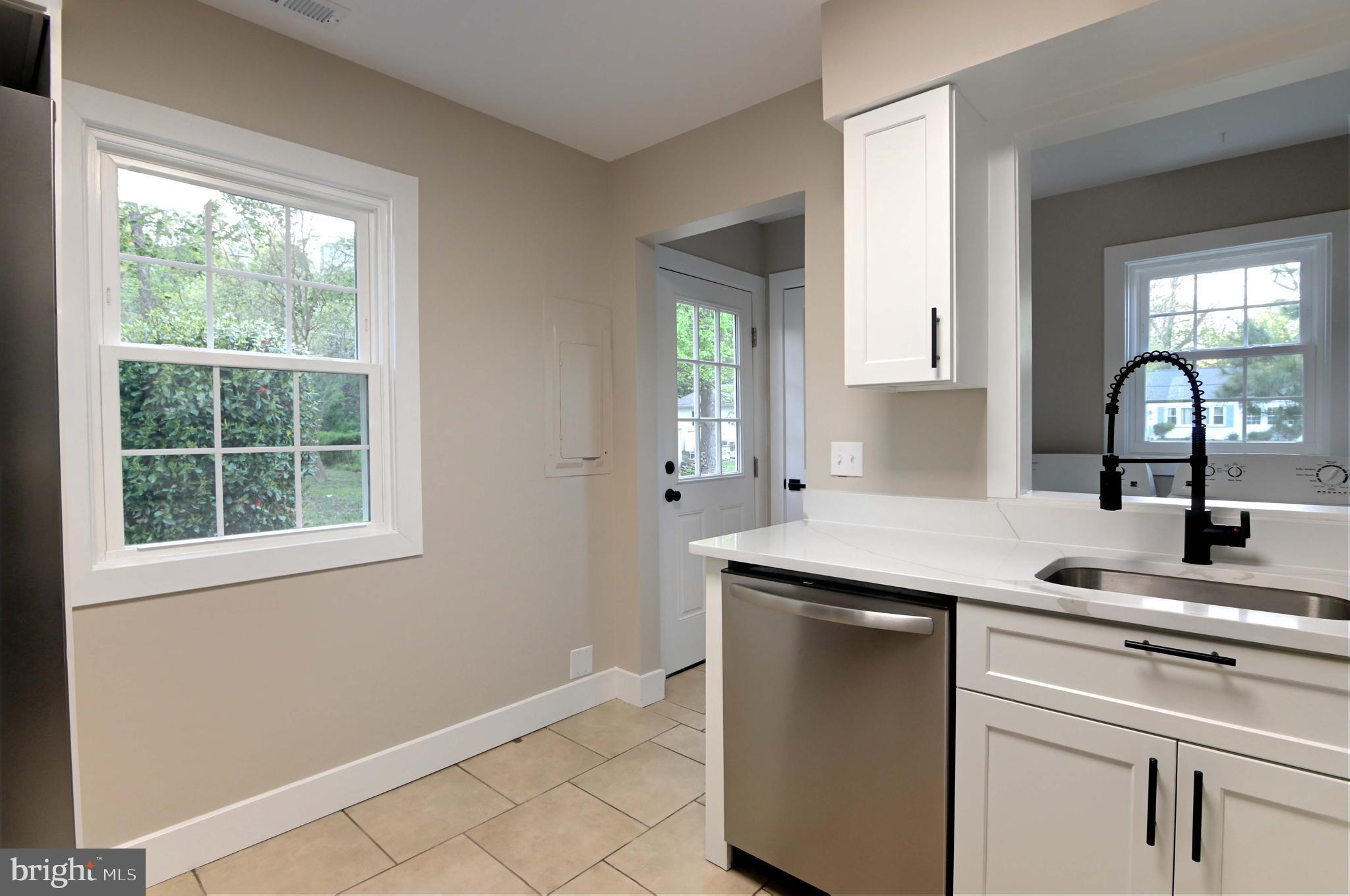 LONG BEACH - Residential Lease