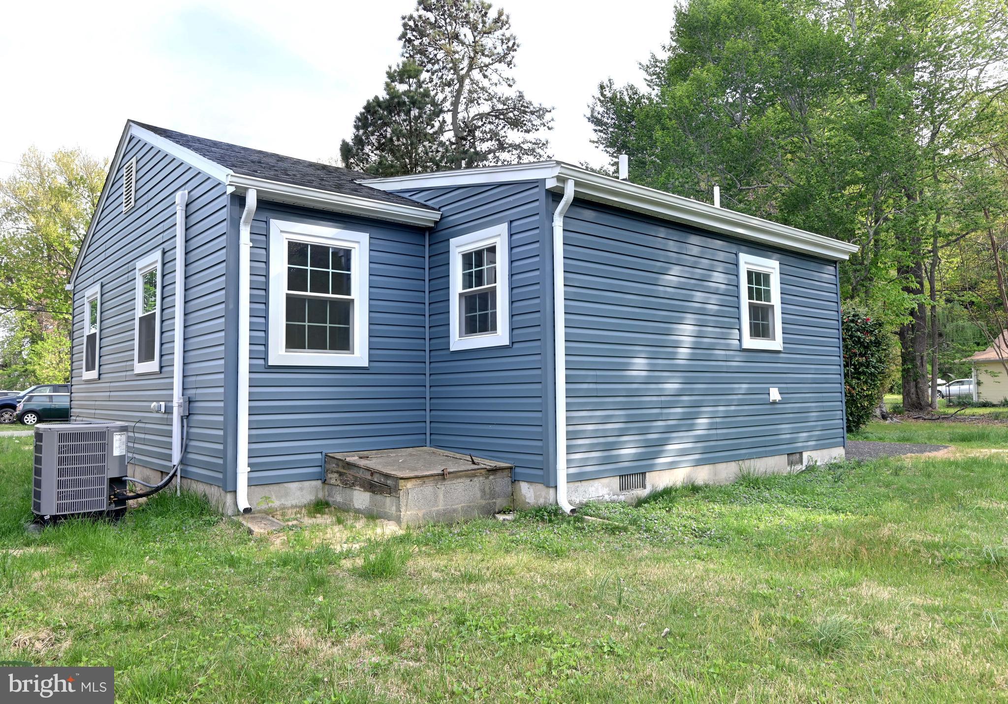 LONG BEACH - Residential Lease