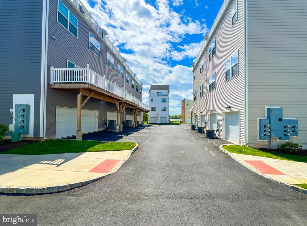 WATERSIDE - Residential