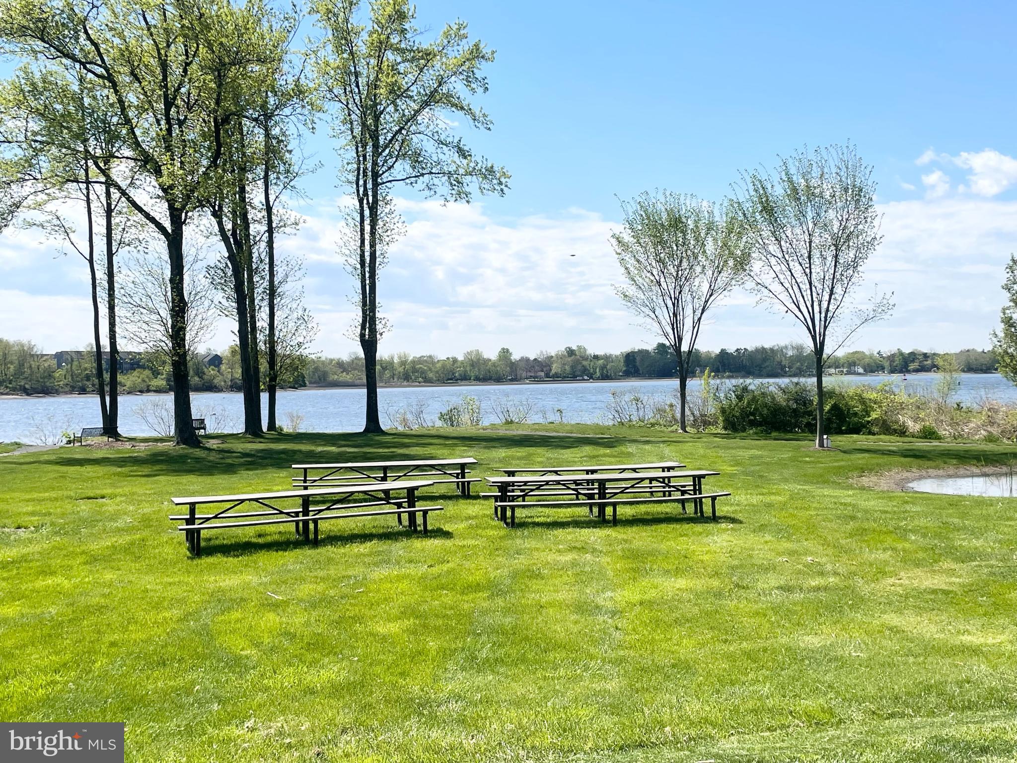 WATERSIDE - Residential