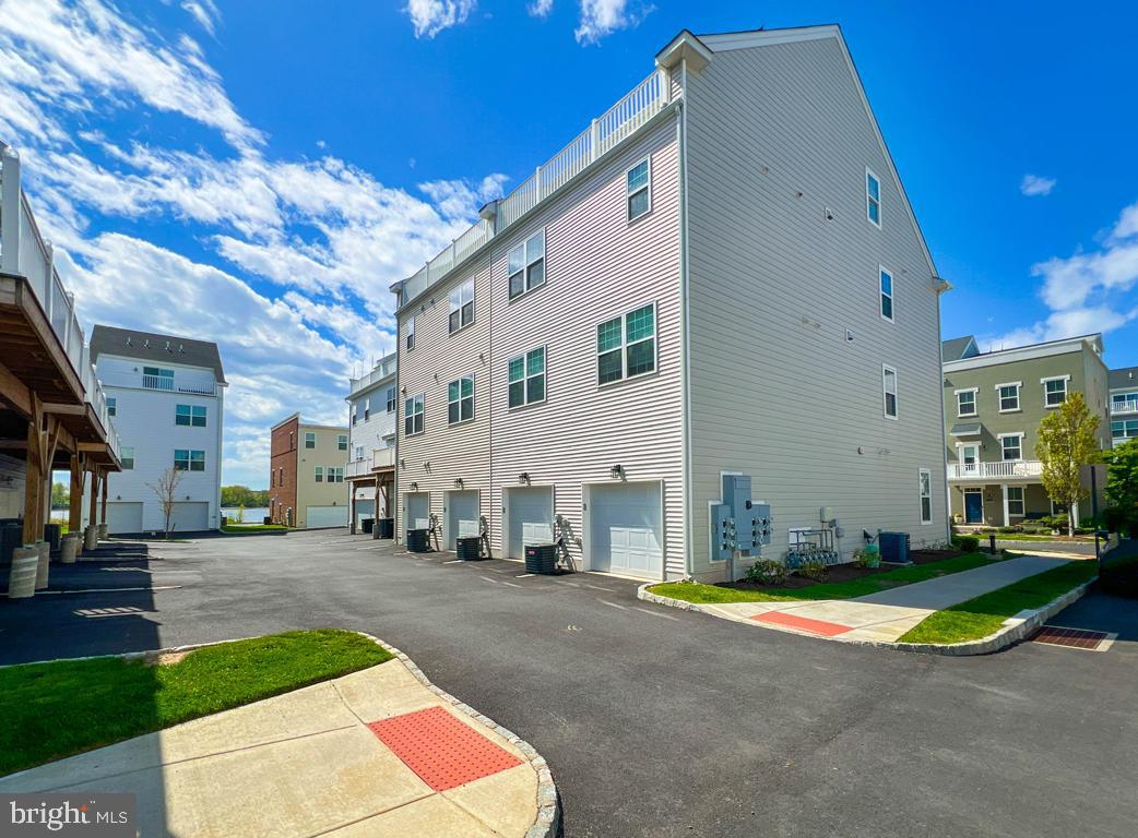 WATERSIDE - Residential