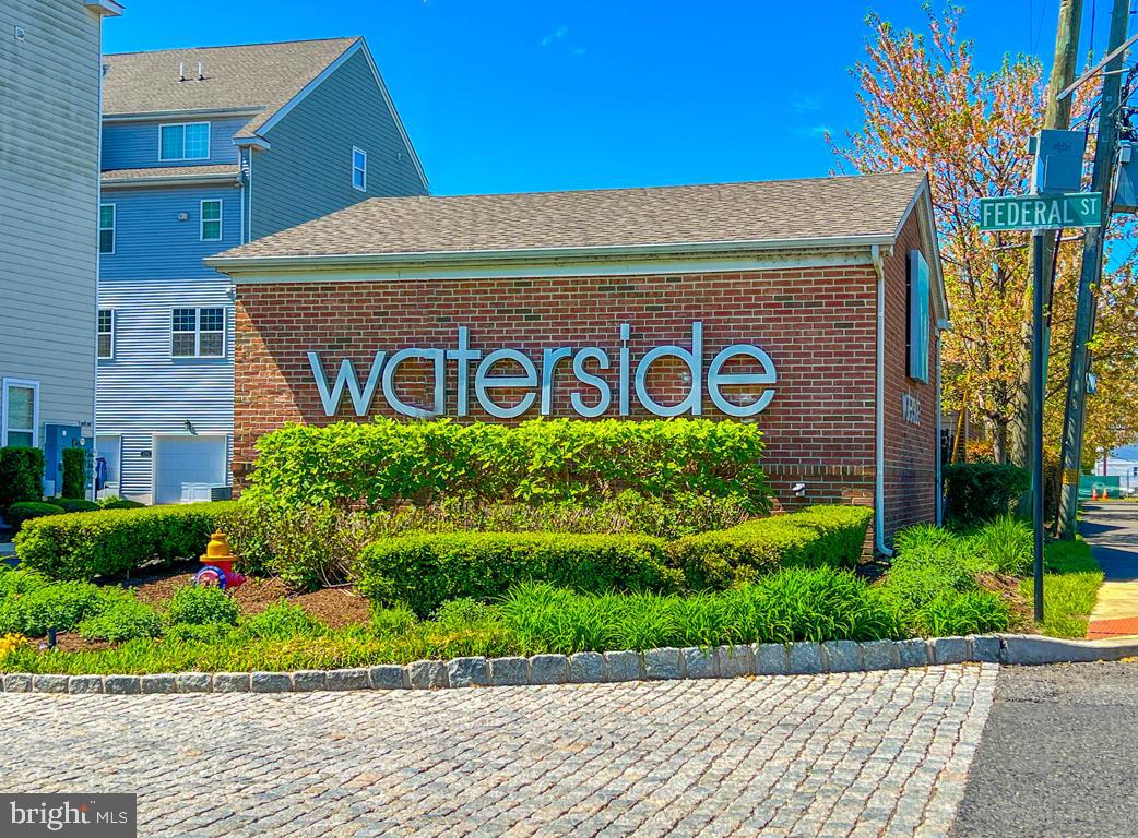 WATERSIDE - Residential