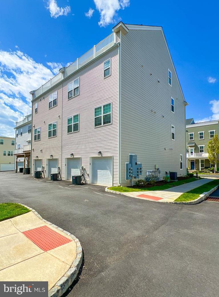 WATERSIDE - Residential