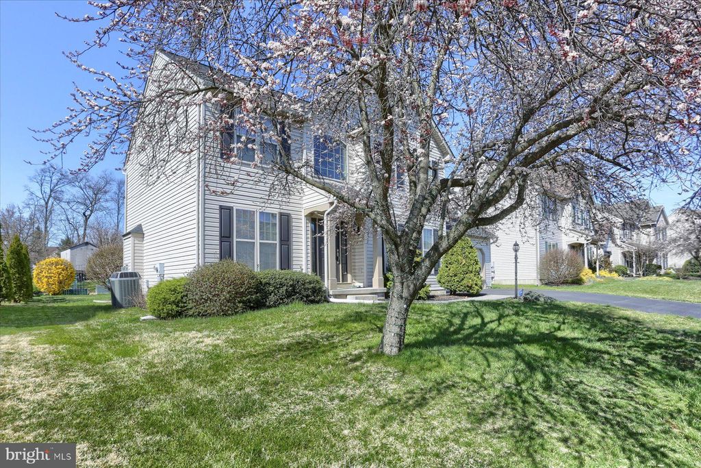 Photo of 417 SPRINGTON WAY, LANCASTER, PA 17601 (MLS # PALA2029796)