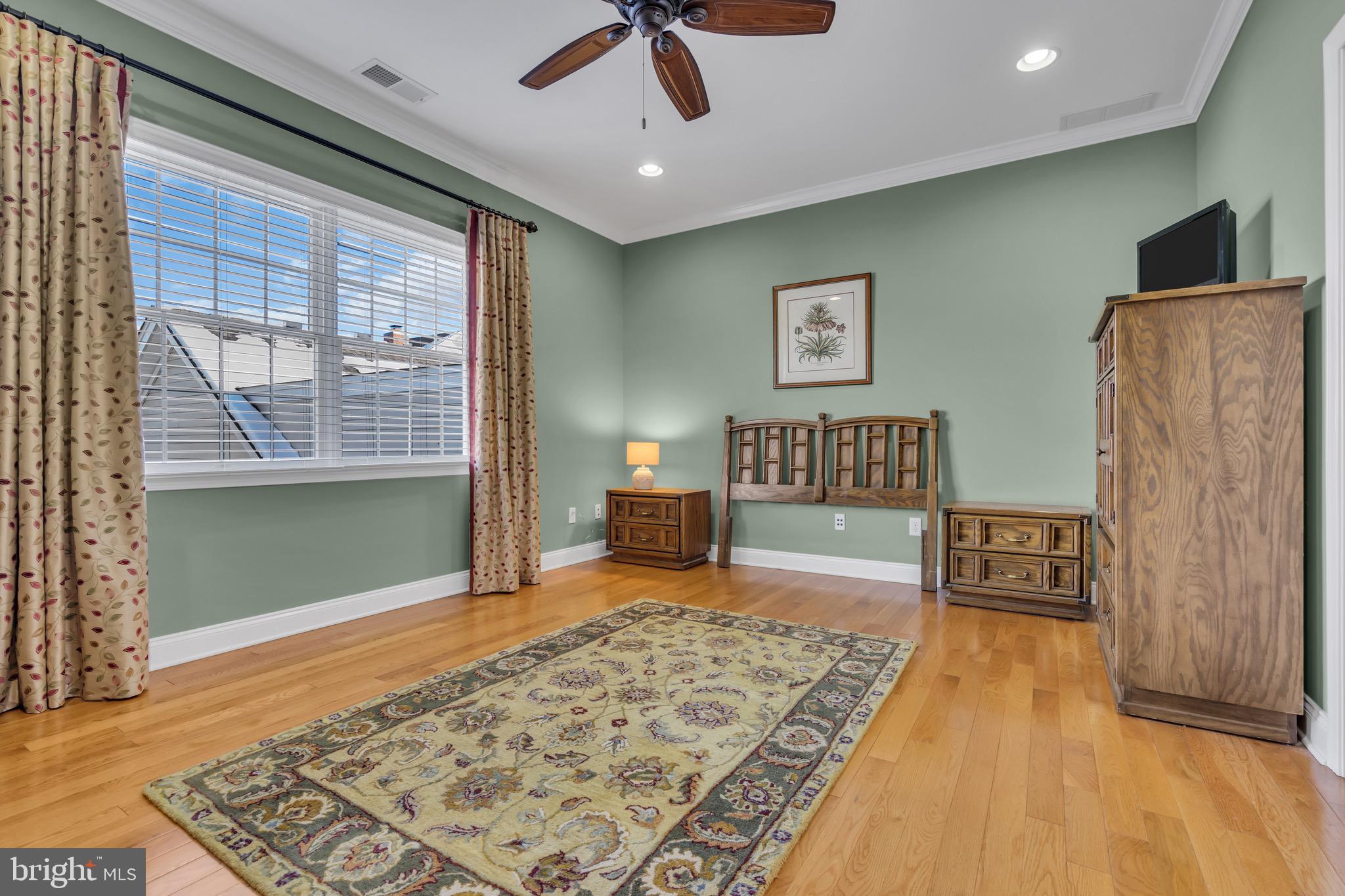 NEWTOWN WALK - Residential