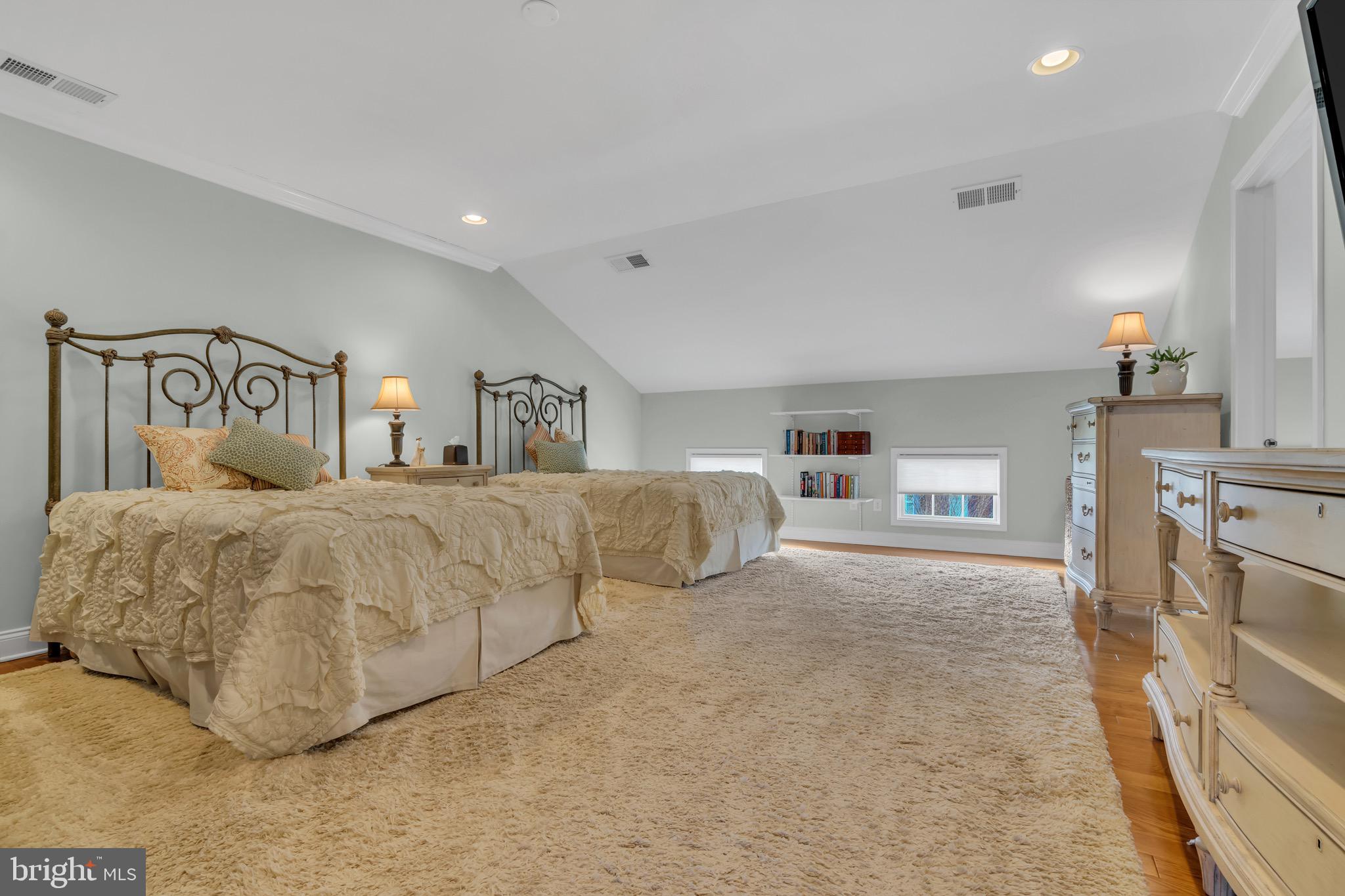 NEWTOWN WALK - Residential