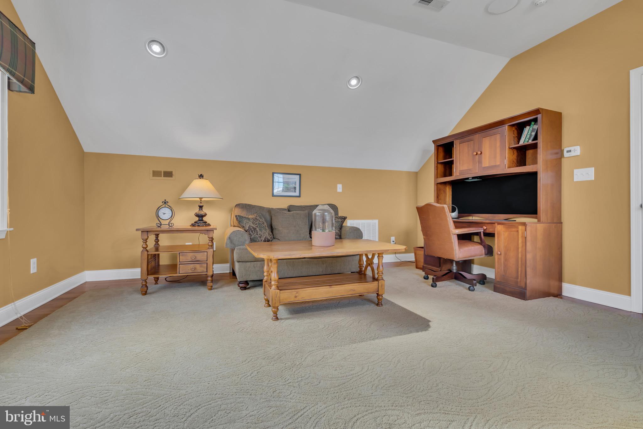 NEWTOWN WALK - Residential