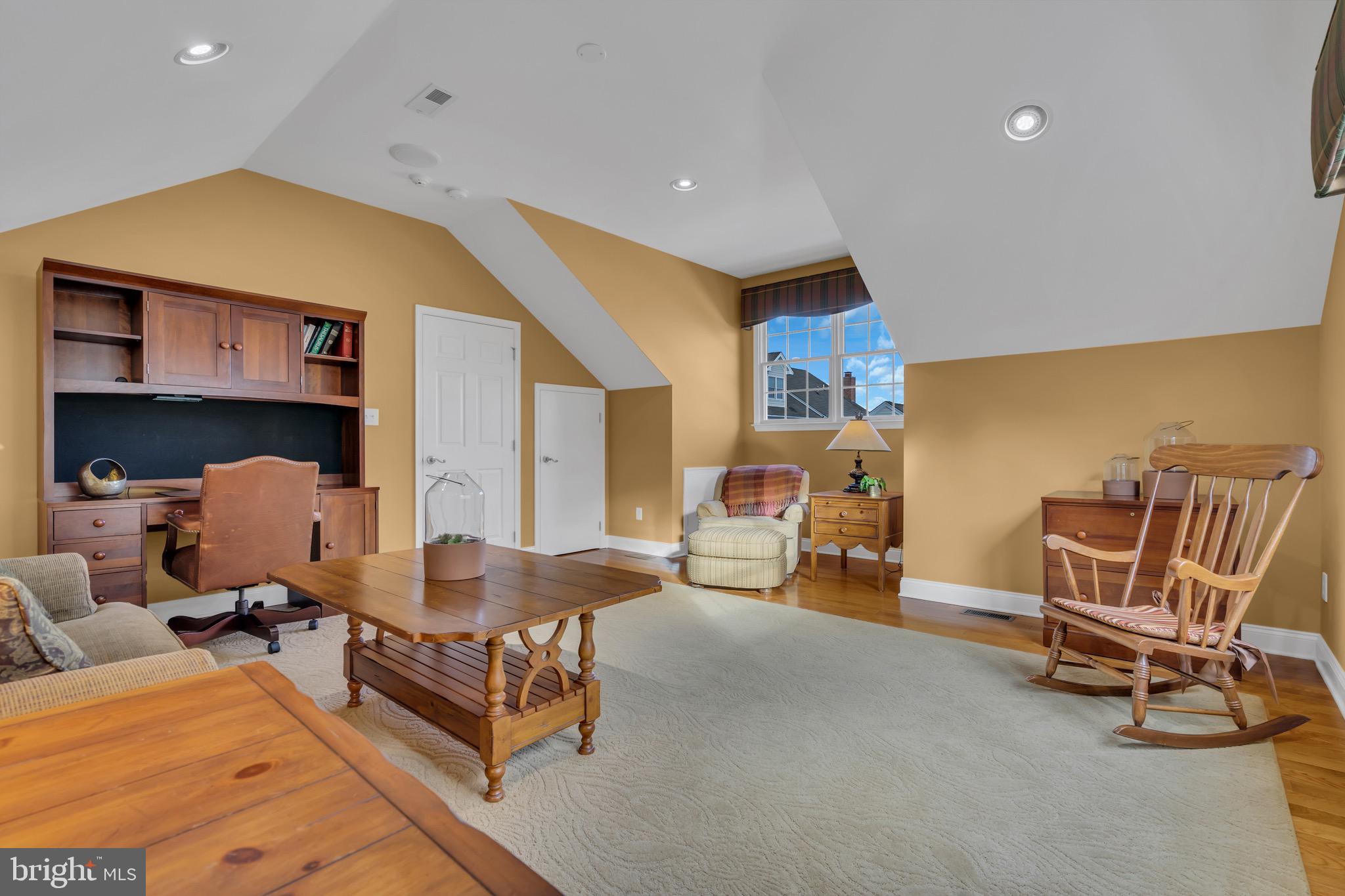 NEWTOWN WALK - Residential