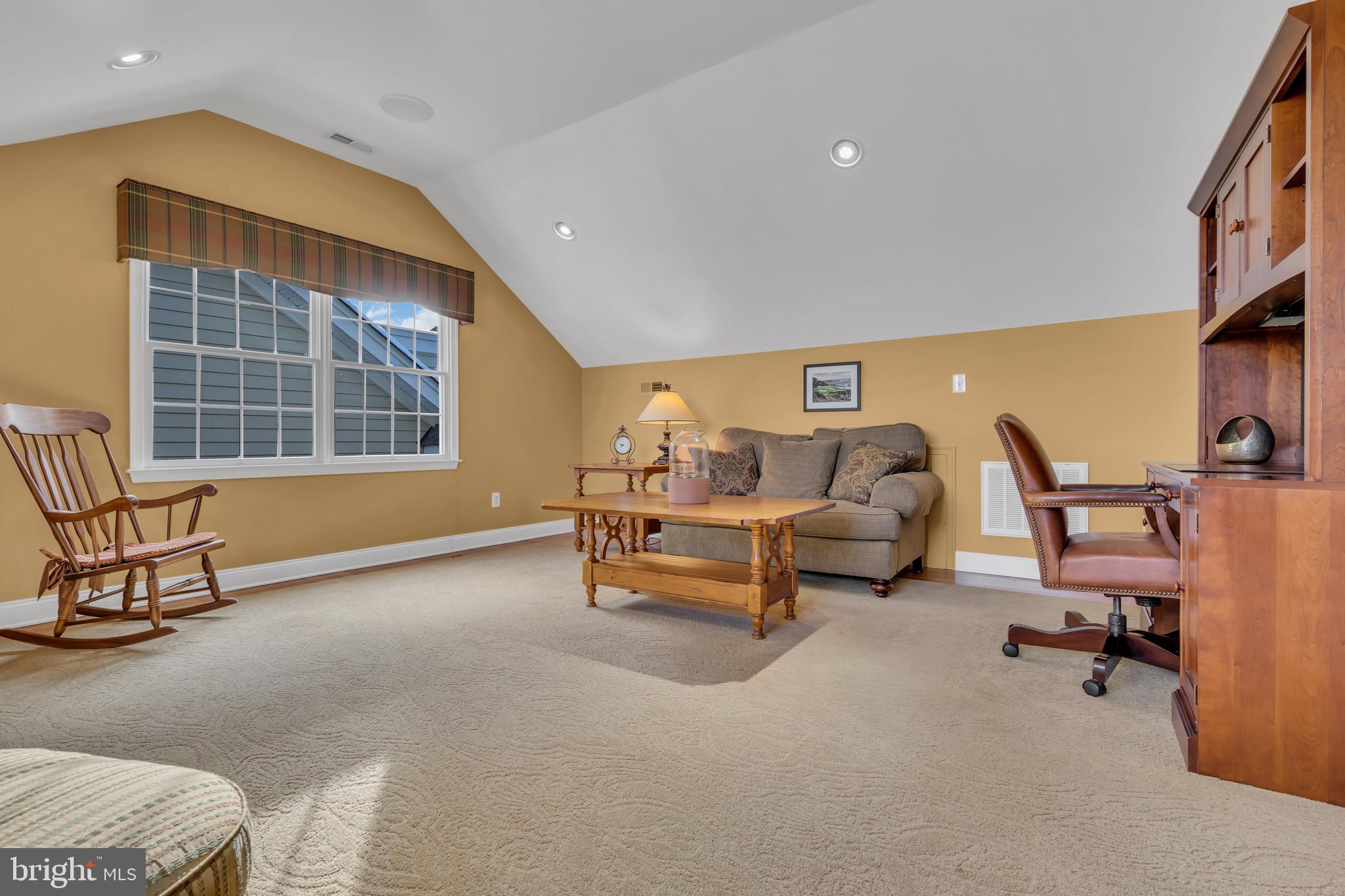 NEWTOWN WALK - Residential