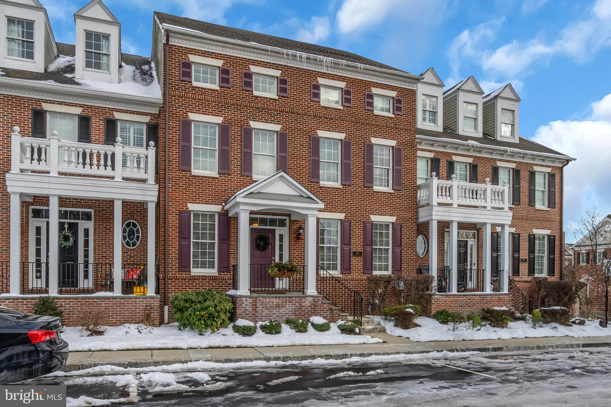 NEWTOWN WALK - Residential