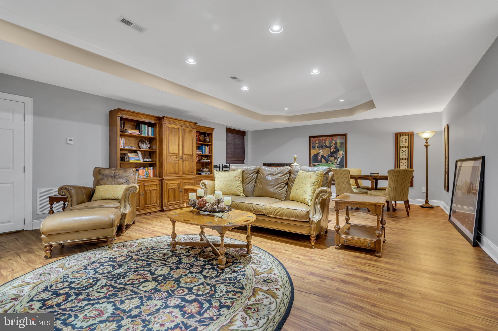 NEWTOWN WALK - Residential