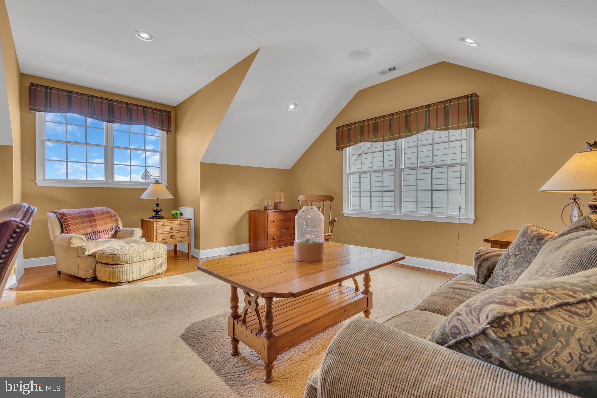 NEWTOWN WALK - Residential