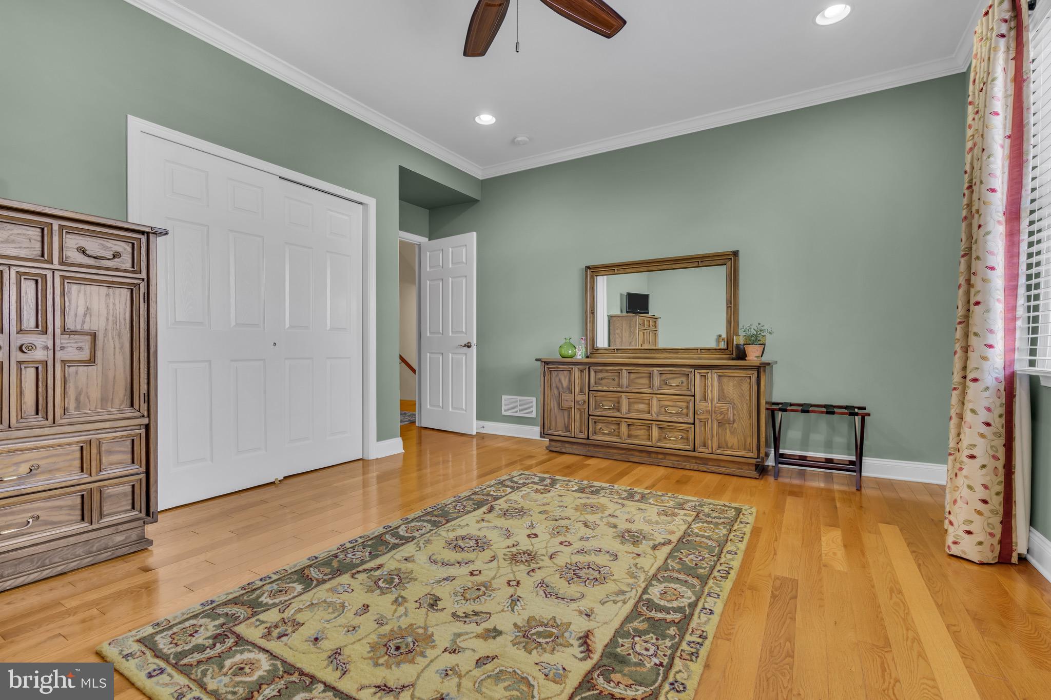 NEWTOWN WALK - Residential