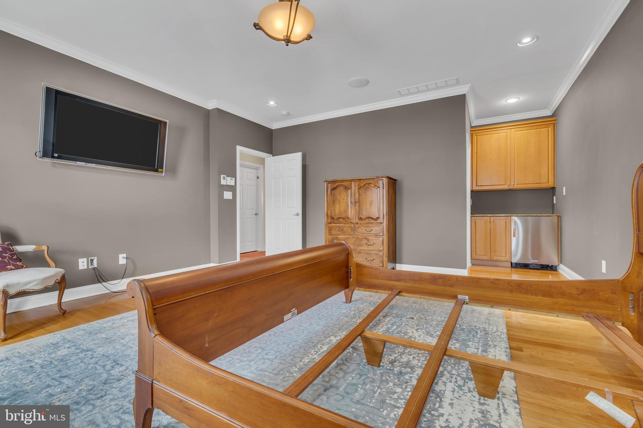 NEWTOWN WALK - Residential