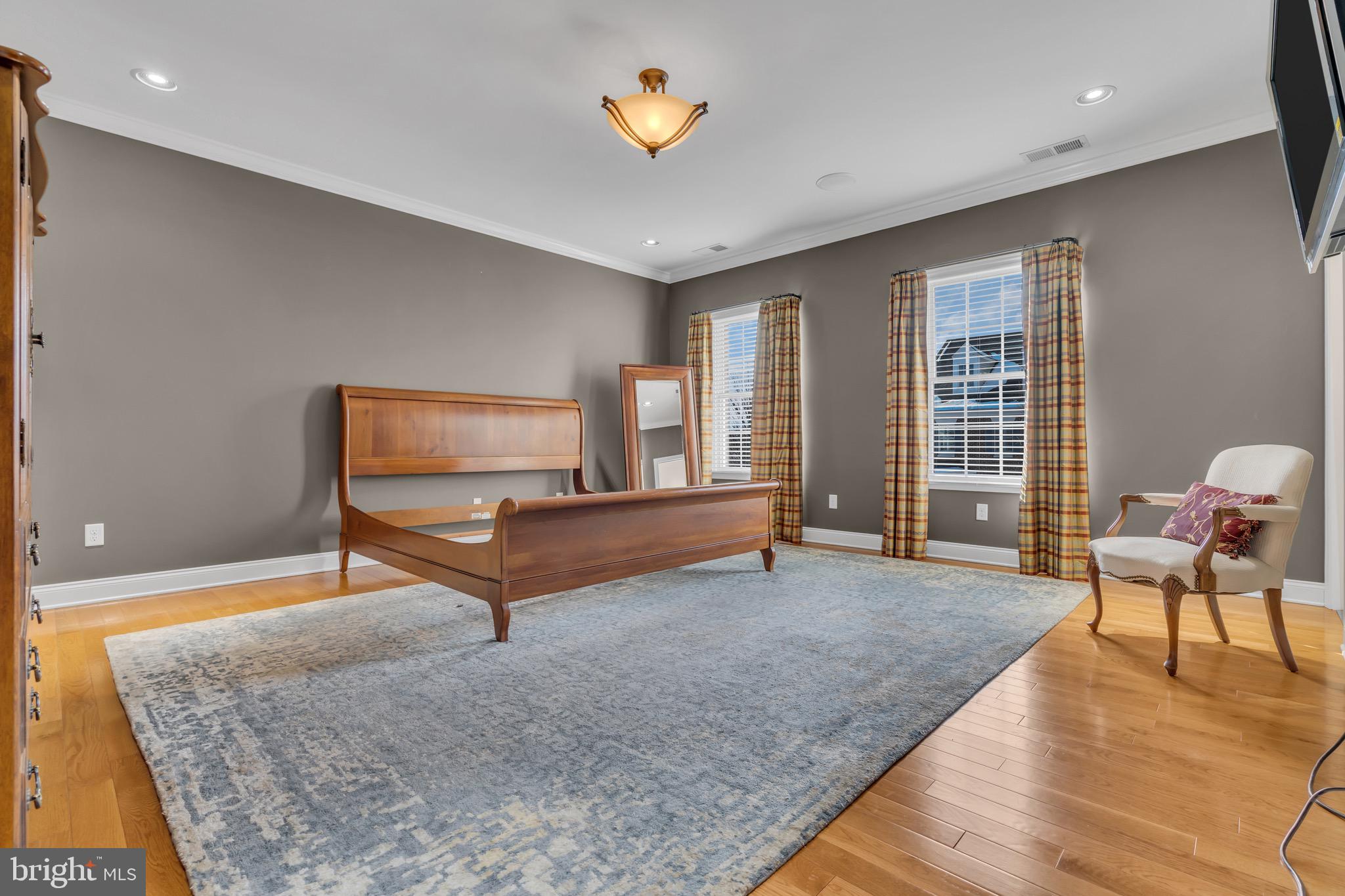 NEWTOWN WALK - Residential