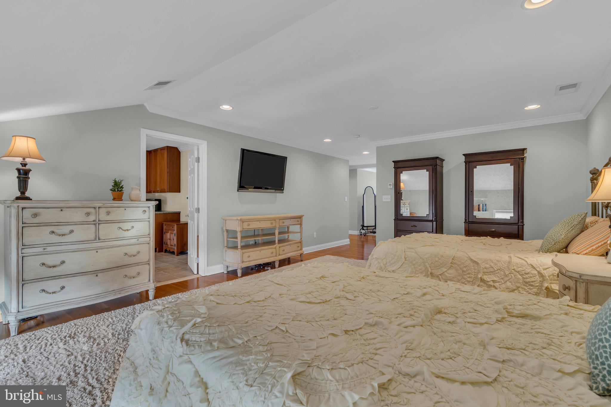 NEWTOWN WALK - Residential