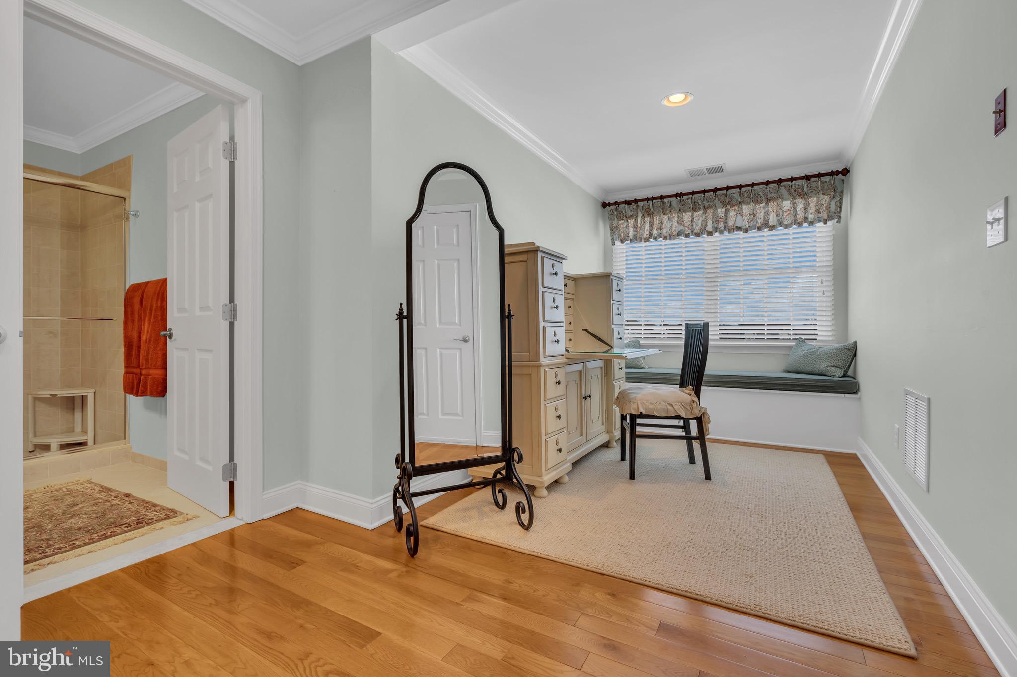 NEWTOWN WALK - Residential