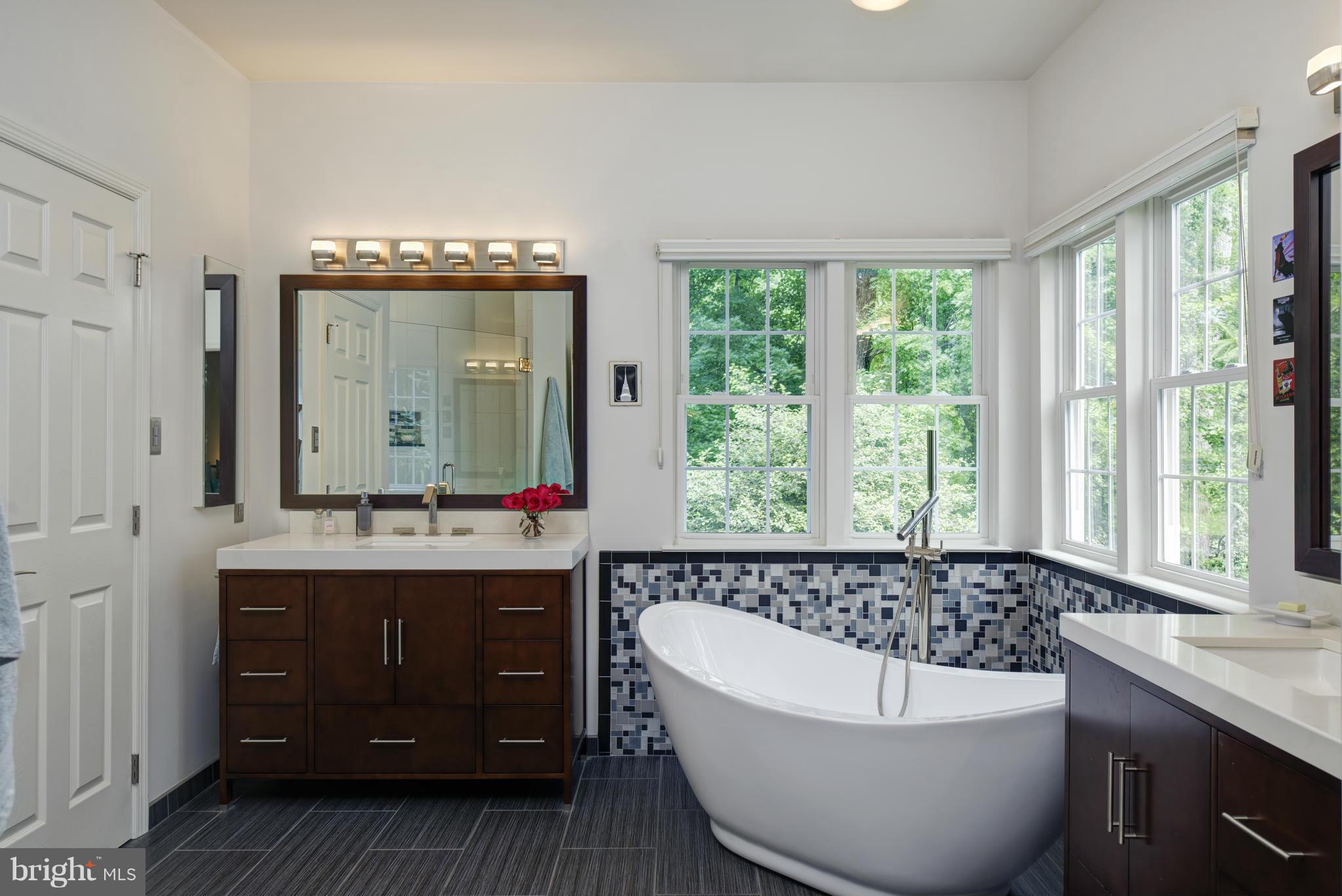 WOODLEA MANOR - Residential