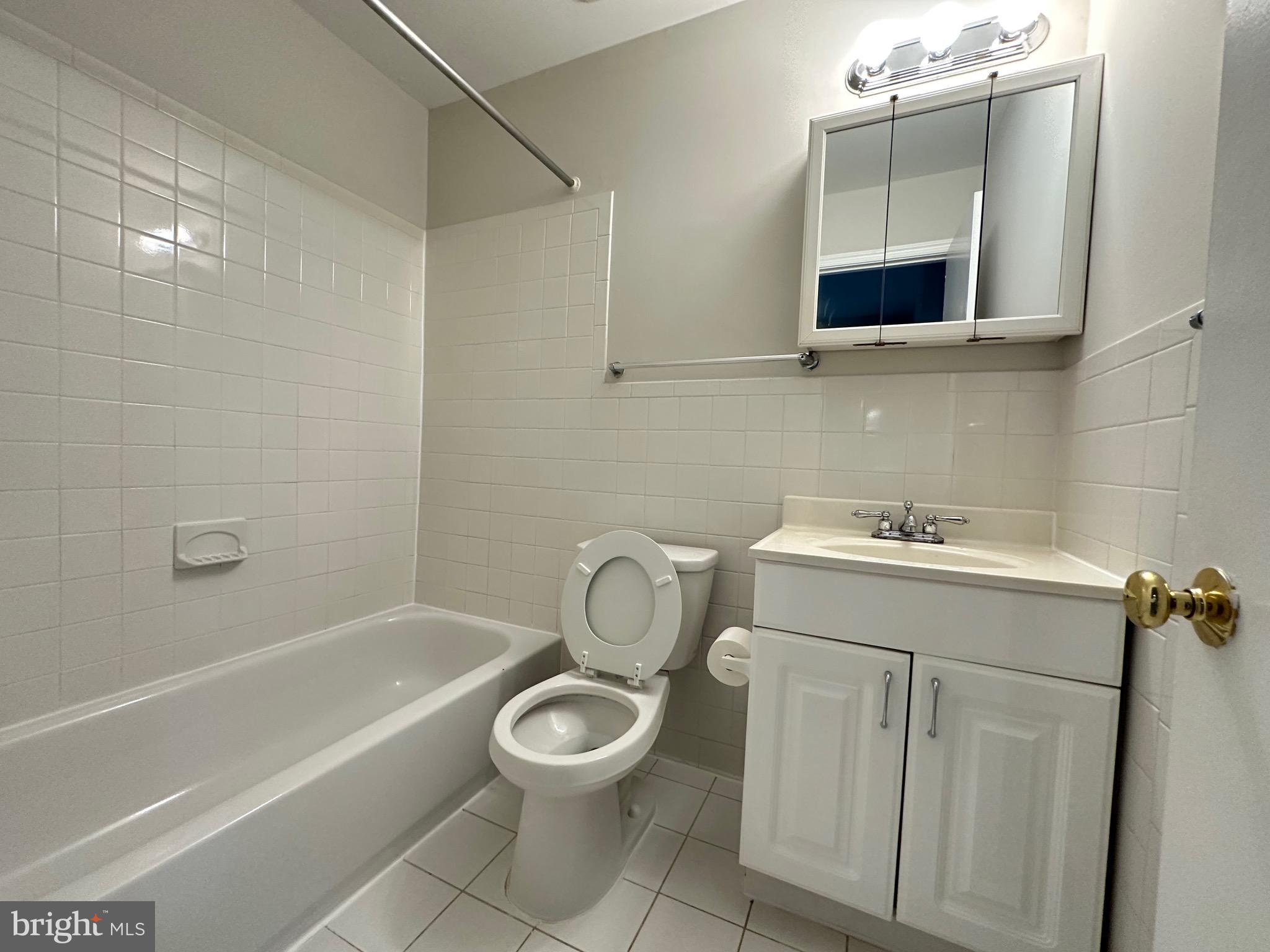 CARDINAL SQUARE - Residential