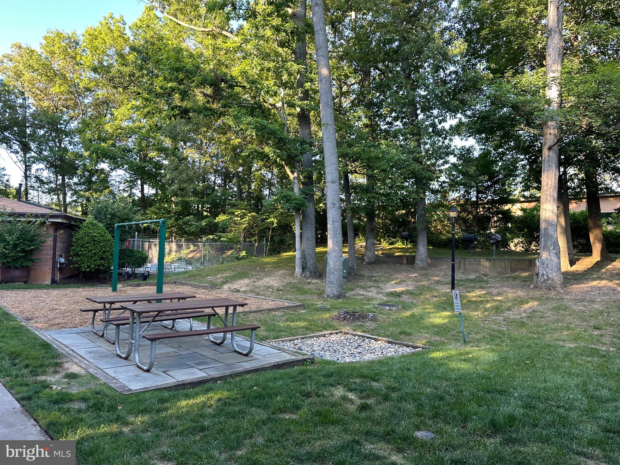 CARDINAL SQUARE - Residential