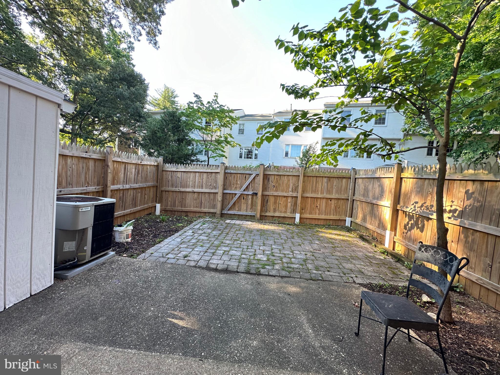 CARDINAL SQUARE - Residential