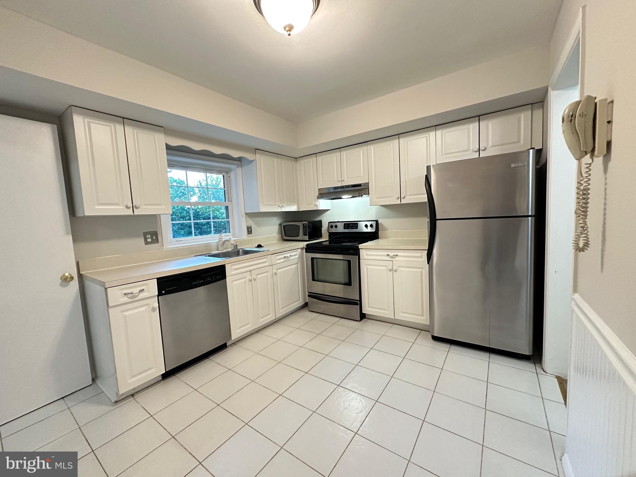 CARDINAL SQUARE - Residential