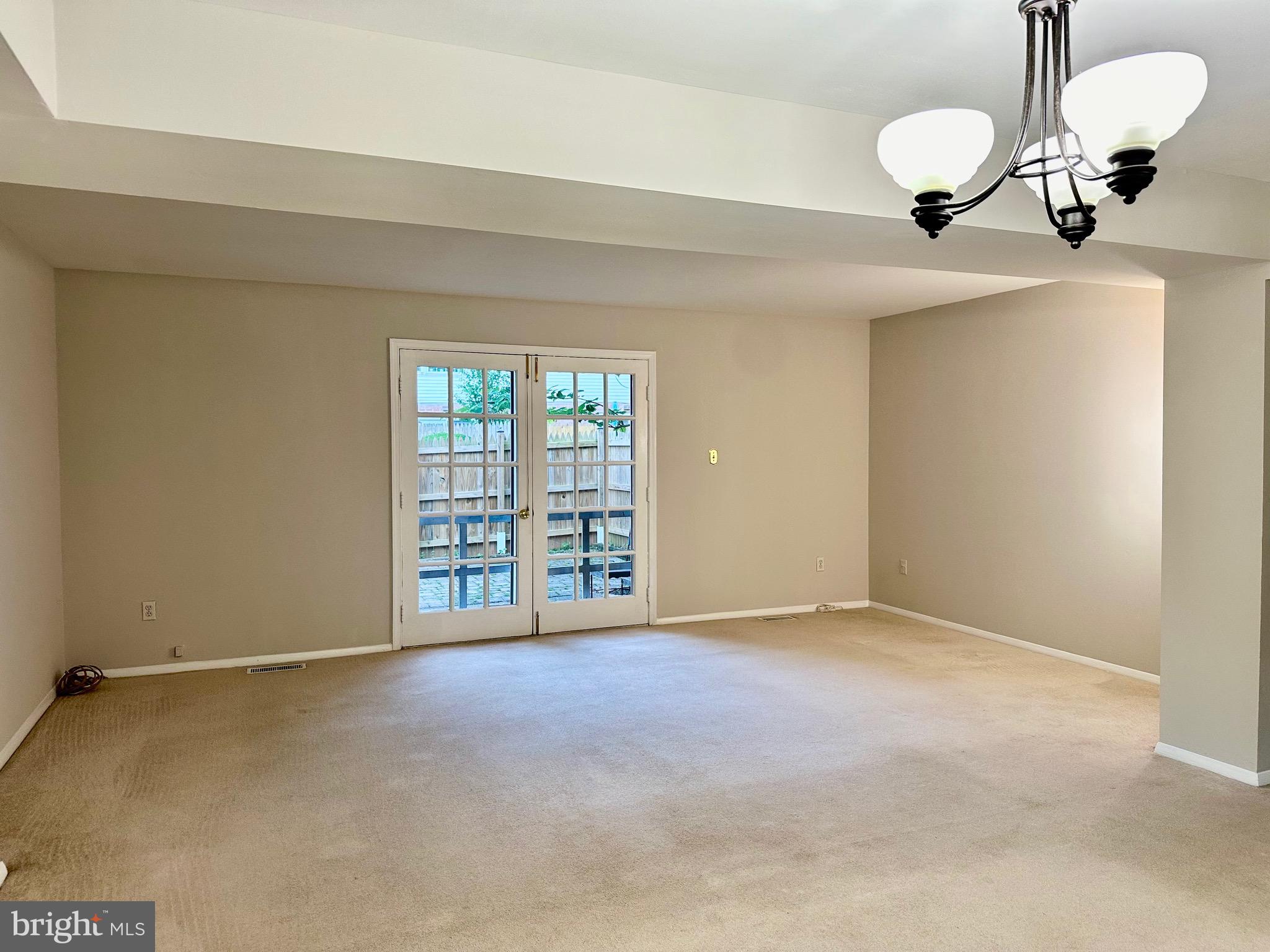 CARDINAL SQUARE - Residential