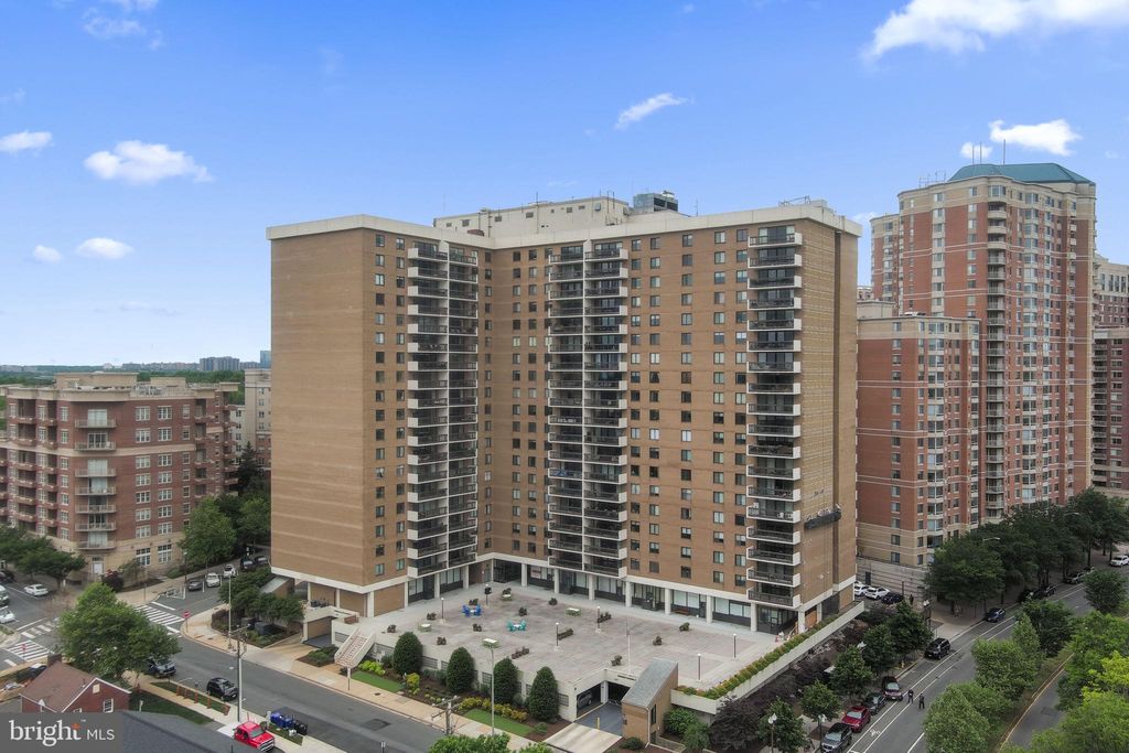 Photo of 3800 N Fairfax Dr #809, ARLINGTON, VA 22203 (MLS # VAAR2072832)
