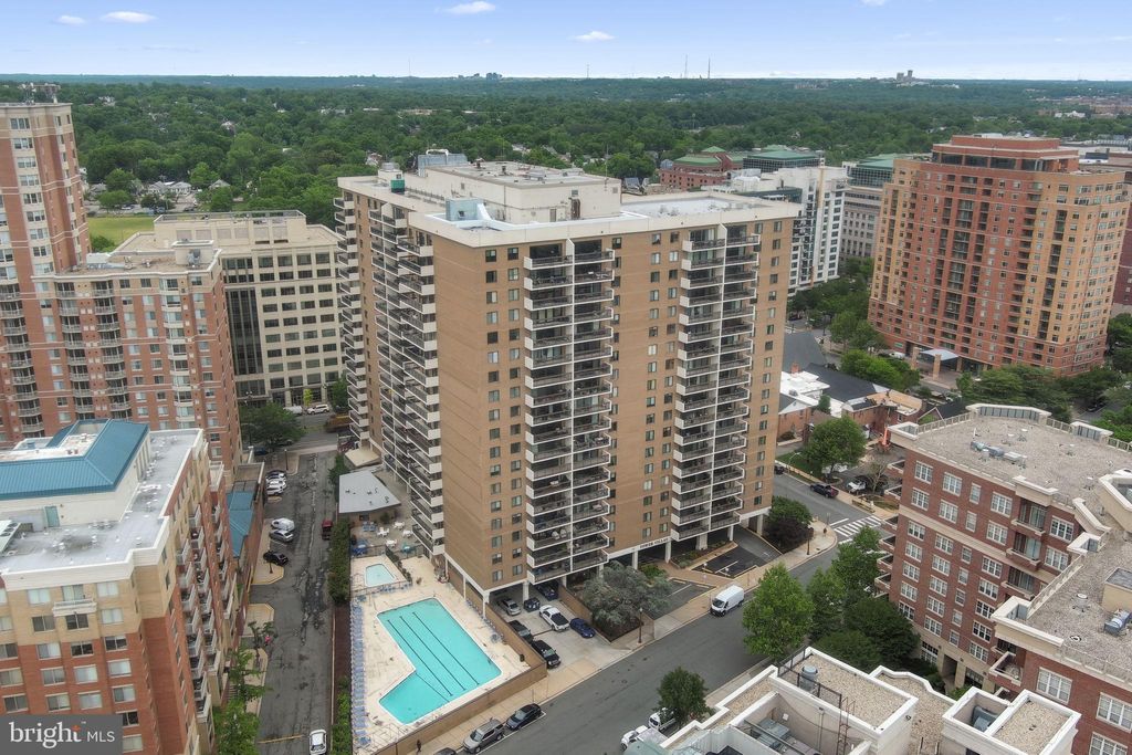 Photo of 3800 N Fairfax Dr #809, ARLINGTON, VA 22203 (MLS # VAAR2072832)