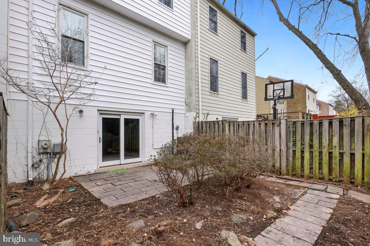 ROCKSHIRE TOWNHOMES - Residential