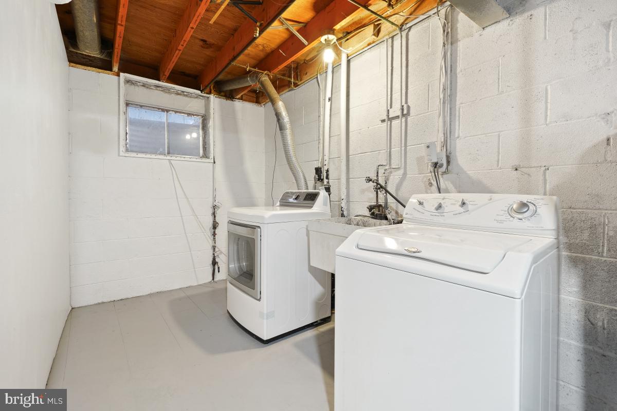 ROCKSHIRE TOWNHOMES - Residential